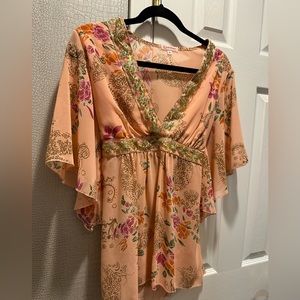 Gorgeous light flowy blouse size medium!